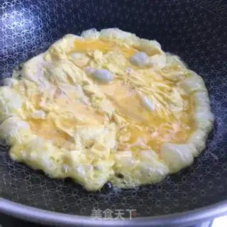 Make Pepper tomato fried eggs step 4