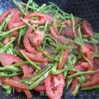 Make Pepper tomato fried eggs step 6