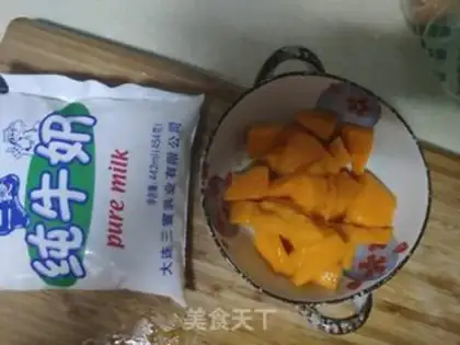 Make Mango milkshake step 1