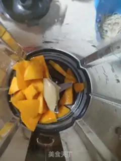 Make Mango milkshake step 2