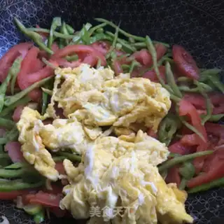Make Pepper tomato fried eggs step 7