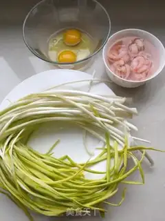 Make Shrimp and yellow fried eggs step 0