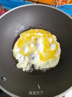 Make Shrimp and yellow fried eggs step 2
