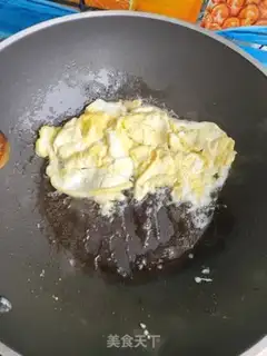 Make Shrimp and yellow fried eggs step 3