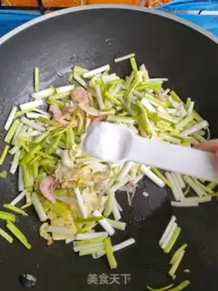 Make Shrimp and yellow fried eggs step 5