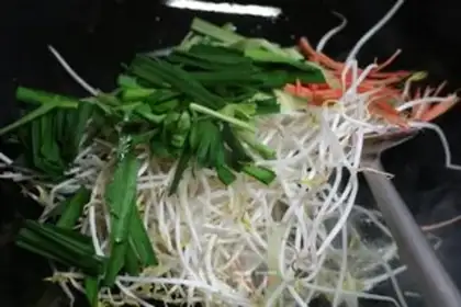 Make Soccer bean sprouts step 3