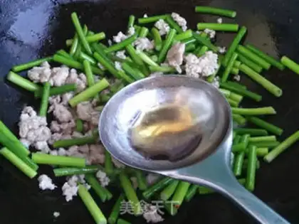 Make The meat and the garlic step 5