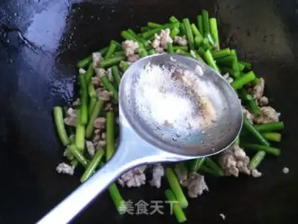 Make The meat and the garlic step 8