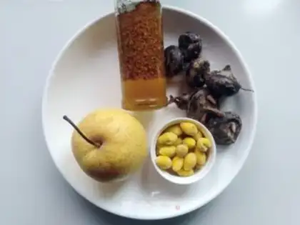 Make Pear gravy soup step 0