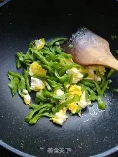 Make Eggs and guacamole step 5