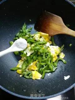 Make Eggs and guacamole step 6