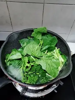 Make Spinach fried meat step 3