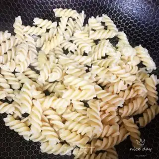 Make Spiral pasta steak set step 2