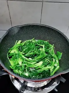 Make Spinach fried meat step 4