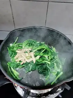 Make Spinach fried meat step 5
