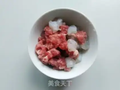 Make Beef shrimp pizza step 2