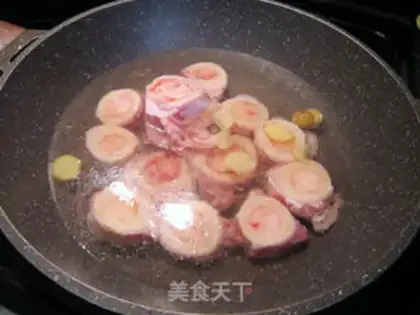 Make Apple greasy rib soup step 1