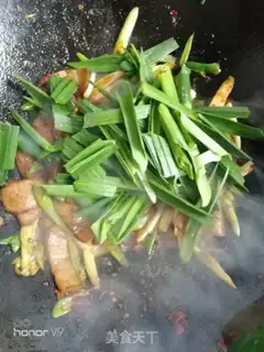 Make Garlic sprouts back to the pot step 9