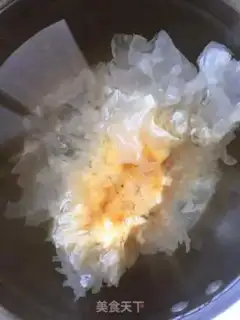 Make Silver peach pear soup step 1