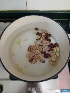Make Sweet ginger date tea step 0