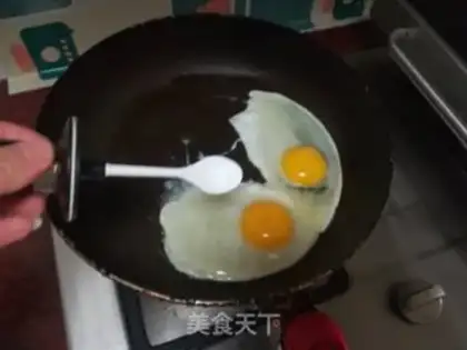 Make Egg sausage sandwich step 1