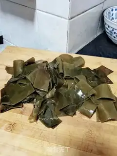 Make Pork-covered seaweed step 1