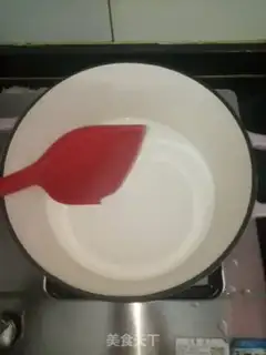 Make Strawberry milk cake step 1