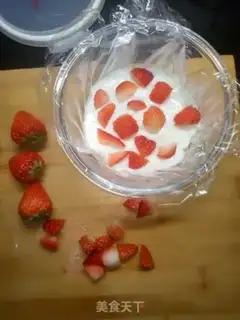 Make Strawberry milk cake step 4