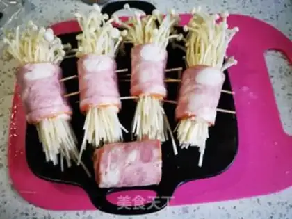 Make Gin and mushroom bacon rolls step 5