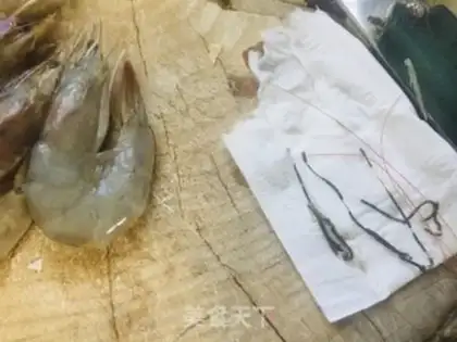 Make Garlic fans steam shrimp step 1