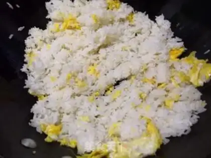 Make Pickled egg fried rice step 4
