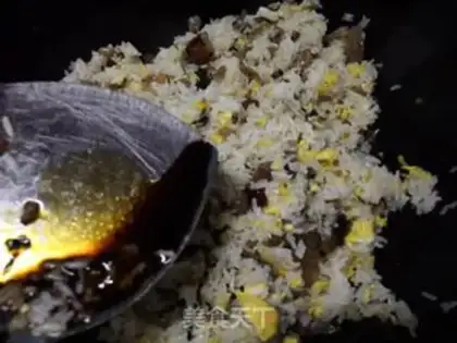 Make Pickled egg fried rice step 8