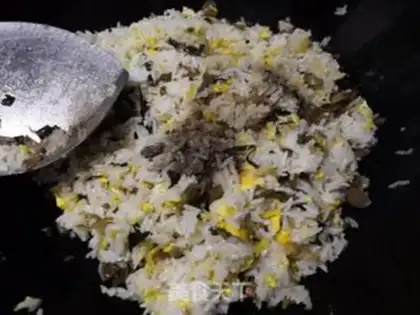 Make Pickled egg fried rice step 9