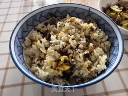 Make Pickled egg fried rice step 10