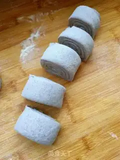 Make Black-meat double-coloured cones step 7