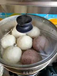 Make Black-meat double-coloured cones step 13