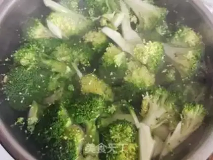 Make Fried broccoli step 0