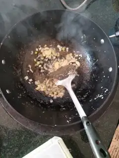 Make The onions are burning up step 4