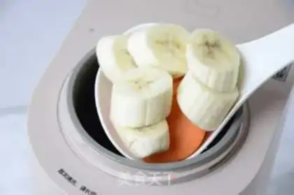 Make Banana carrot juice step 2