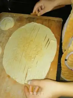 Make Hand grab cake step 2