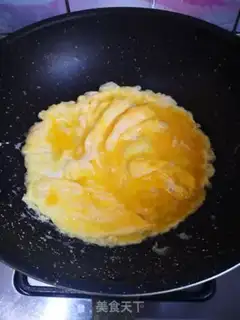 Make Onion egg fried rice step 3