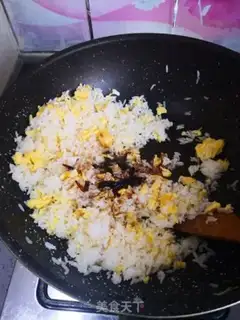 Make Onion egg fried rice step 4