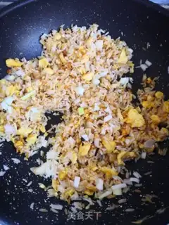 Make Onion egg fried rice step 5