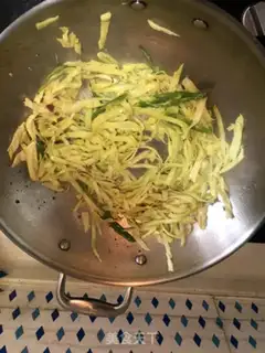 Make A fan of green pepper buns step 1