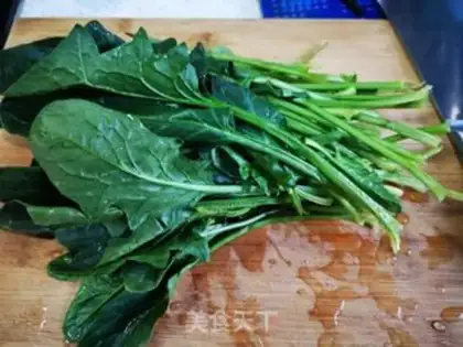 Make Spinach rose rolls step 0