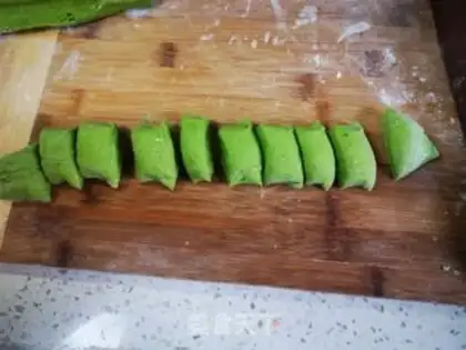 Make Spinach rose rolls step 7