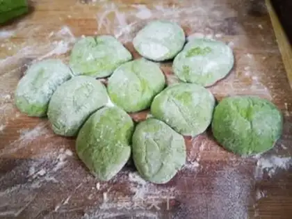 Make Spinach rose rolls step 8
