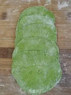 Make Spinach rose rolls step 9