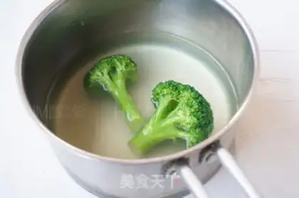 Make Orchid egg sandwich step 1