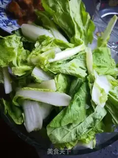 Make Little cabbage mushroom fan soup step 0